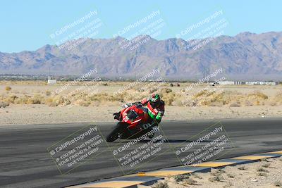 media/Jan-10-2025-CVMA Friday Practice (Fri) [[489e0da257]]/Group 4 and Trackday/Session 2 (Turn 4 Inside)/